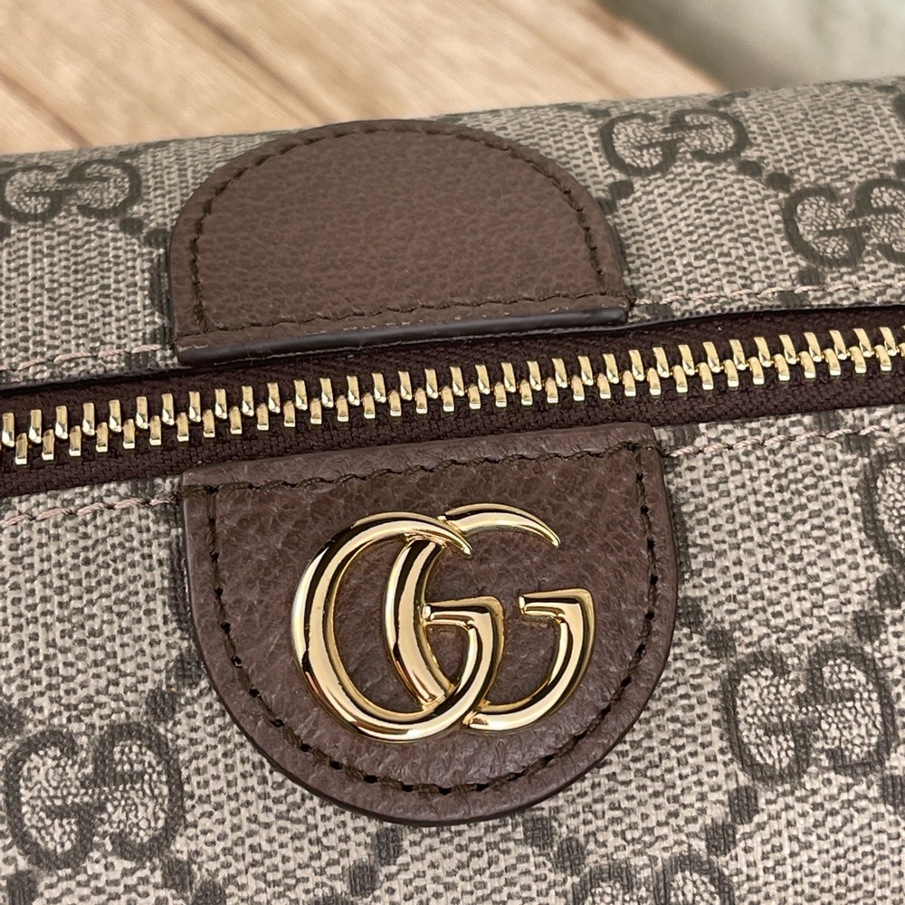 GUCCI GG SUPREME COSMETIC BAG - Picture 4 of 12